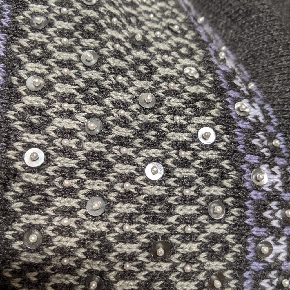 Sweater - Picture 5 of 6